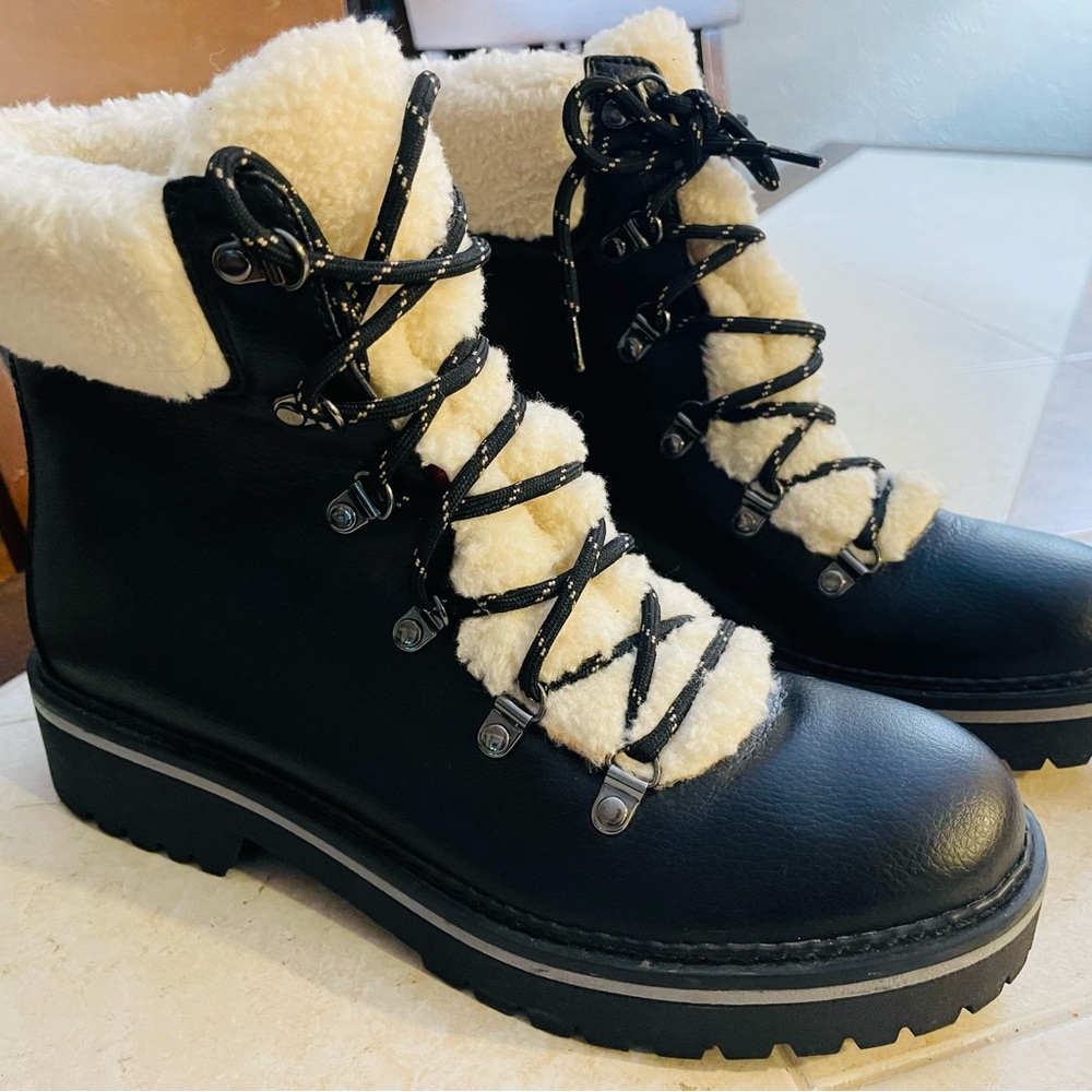 Tommy Hilfiger Black and Cream leather shearling lined Winter Boots